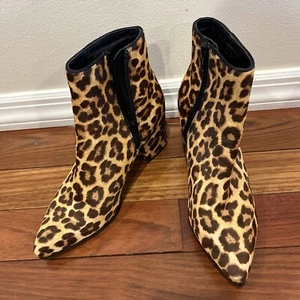 Bottes imprimées guépard ALDO poils de veau fermeture éclair latérale pointue 6,5 excellent état talon 2,75” mignon !! - Photo 1/13