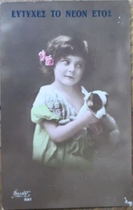 Postal de fantasía francesa de perro y niña 1919 Realphoto año nuevo griego RPPC - Imagen 1 de 1