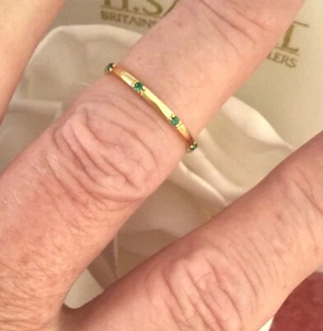 Vintage Jewellery Gold Band Ring with Emeralds Antique Deco Jewelry P 1/2 - Picture 1 of 6