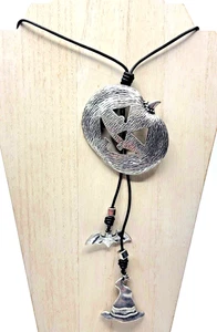 Statement Halloween Halskette Zinnfarben Jack o Laterne Fledermaus Hexenhut EUC - Bild 1 von 4