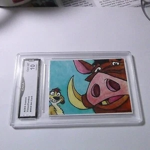 TIMMON / PUMBAA ARTIST AUTO 2015 ACEO ART PRINT NNO GRADED 10  L@@@K - Picture 1 of 2