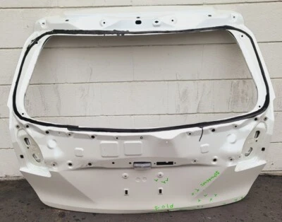 2009 2010 2011 2012 2013 2014 2015 2016 TOYOTA VENZA REAR TAILGATE SHELL - Image 1 of 4