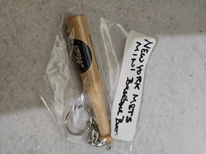New York Mets mini baseball bat keychain - Picture 1 of 4