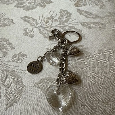 Dije Cartera Kathy Van Zeeland 3 Corazones Tono Plateado Foto 1 de 2