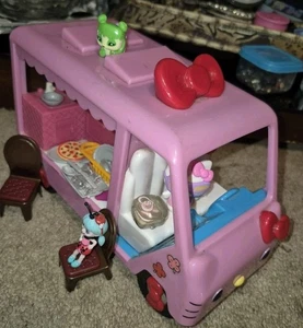 HELLO KITTY FOOD TRUCK CAFE Drivin Diner Pink Jada Toys W/accessories - Picture 1 of 10