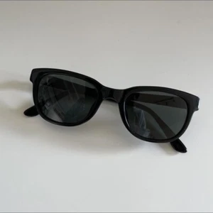 Authentic New Vintage women's 90s black square sunglasses - Picture 1 of 3