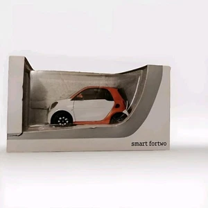 1x Original Smart 1:18 Fortwo Coupé 453 Moon White/Lava Orange Dealer Edition - Bild 1 von 5