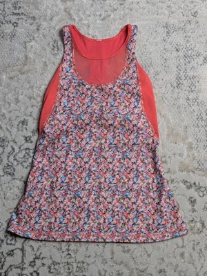 Camiseta sin mangas Lululemon Mesh With Me pétalo prisma/rojo atómico para mujer entrenamiento pequeño Foto 1 de 4