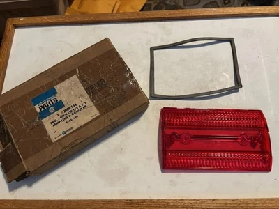 MOPAR NOS 2809154 RT INNER TAIL LIGHT LENS / 1968 PLYMOUTH FURY I II III & SPORT Foto 1 de 4