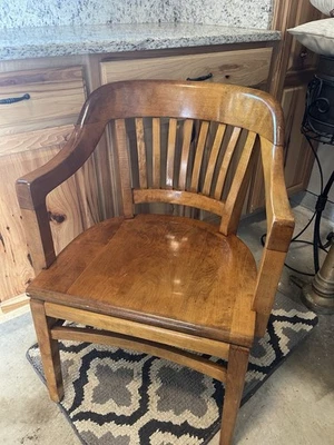 Gunlocke Courtroom Banker Chair Solid Oak Antique Vintage - Image 1 of 4