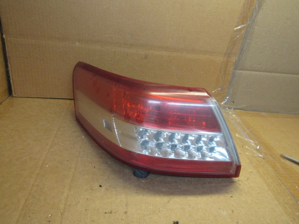 Luz trasera exterior izquierda Toyota Camry 2010 2011 original OEM 8156006340 Foto 1 de 4