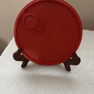 Tupperware Lid With Spout Red #565-13 8x8 Inches - Picture 1 of 2