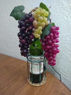 Portabotellas de vino vintage con patrón de hojas de metal y mimbre decoración iluminada Foto 1 de 4