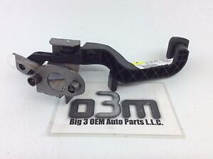 2003 2004 2005 2006 2007 Saturn Ion Clutch Pedal with Bracket new OEM 15274047