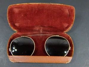 Occhiali da sole vintage MCM LENTI ROTONDE VERDI CLIP SU BORDO FILO E CUSTODIA JOHN LENNON anni 40/50 - Foto 1 di 15
