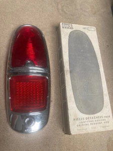 PEUGEOT 403 - CABOCHON COMPLET POUR FEU AR DROIT SEIMA 132-01A - NEUF - Imagen 1 de 3