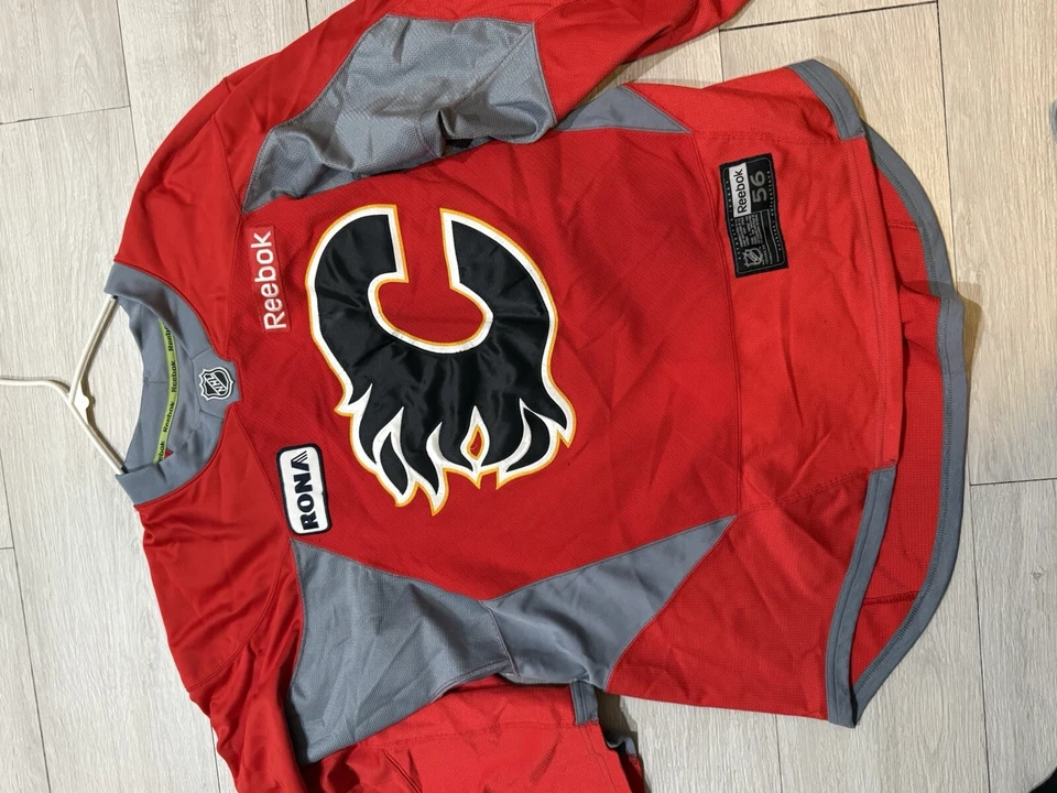 Vintage Calgary Flames Jersey Size 2XL - Image 1 of 3