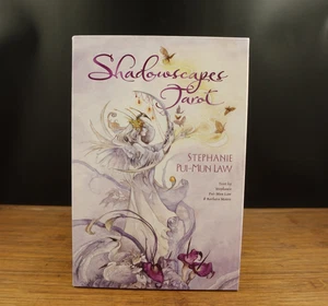 Baraja de cartas del tarot Shadowscapes con guía de Stephanie Pui Mun Law - Imagen 1 de 9