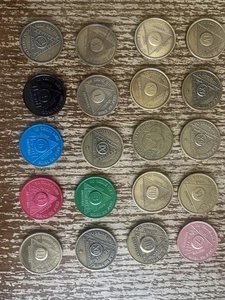 Lote Mixto de 20 Fichas de Recuperación AA de Alcohólicos Anónimos Moneda Chip Años Meses - Imagen 1 de 5