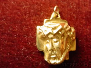 UNMARKED GOLD FIGURE OF CHRIST'S FACE PENDANT - Picture 1 of 3
