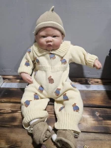 LINDA MURRAY AEL 2005 BABYPUPPE MIT STUCHKÖRPER GELB PETER KANINCHEN OUTFIT #B006 - Bild 1 von 6