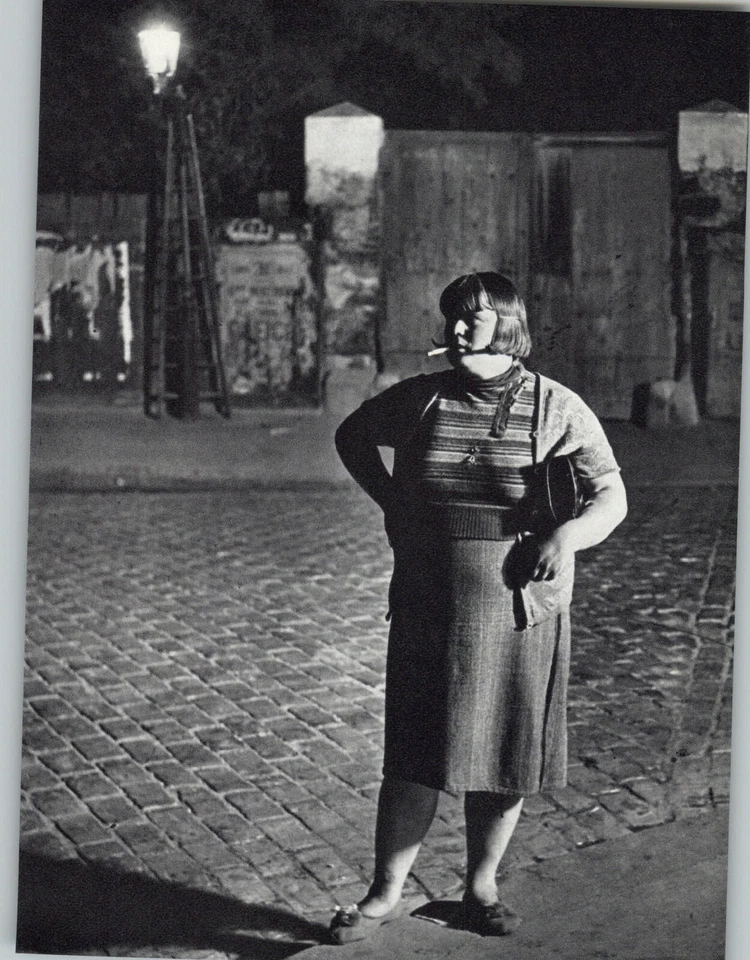 Fotografía artística Brassai 1932 1968 mujer caminante callejero Hooker 11x14 Foto 1 de 1