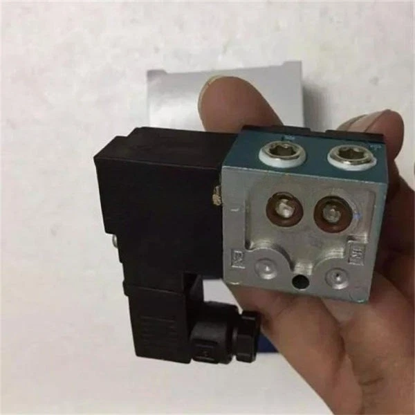 One MAC N-7557-019 Solenoid Valve New N7557019 Expedited Shipping - Изображение 1 из 1