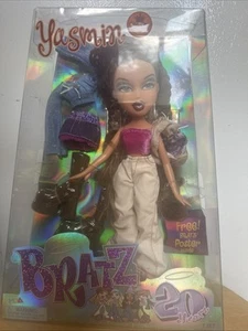 MGA Bratz 2021 20 aniversario muñeca Yasmin paquete tiene algunos rasguños - Imagen 1 de 5