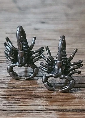 Серебряный скорпион серьги-гвоздики Скорпион астрология гороскоп post назад винтажный  - Изображение 1 из 4