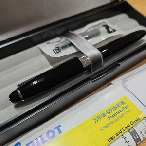 Pluma Estilográfica PILOT Personalizada NS Negra Z-CR-GN Sin Usar con Plumín Plateado - Imagen 1 de 7
