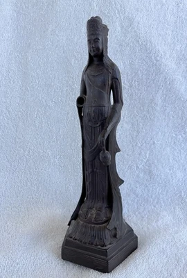 Antigua estatua china de Buda Guanyin de porcelana Foto 1 de 4