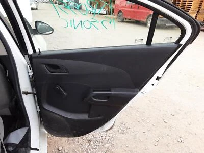 Panel de moldura interior de puerta trasera derecha usado se adapta a: Chevrolet Sonic 2015 grado A Foto 1 de 4