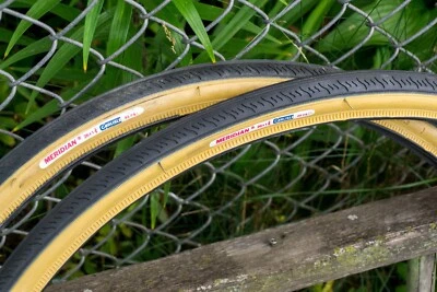 Neumáticos Carlisle 26 1 3/8 de colección Gumwall RARO EE. UU. 37-590 par NOS Raleigh 3 velocidades Foto 1 de 4