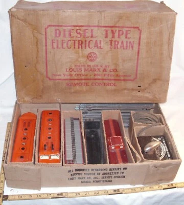MARX DIESEL TYPE SOUTHERN PACIFIC 5 PIECE ELECTRIC TRAIN SET BOXED - Image 1 of 4