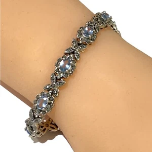 "Brazalete de tenis vintage de plata esterlina XO topacio azul y marcasita 7,75""" - Imagen 1 de 6