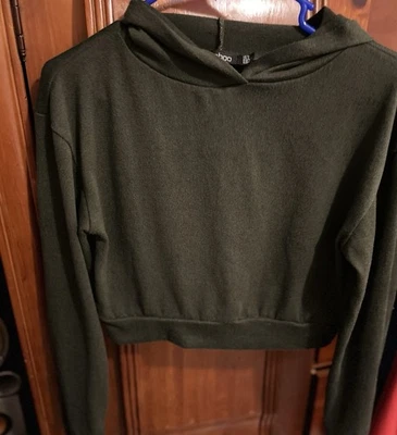 Damas X Pequeño Ejército Verde Oliva Boohoo Sudadera con Capucha Corta Manga Larga Foto 1 de 4