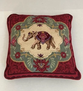 Elefant Kissen Nadelspitze Blumenmotiv 15” x 15” rot grün creme royal - Bild 1 von 16