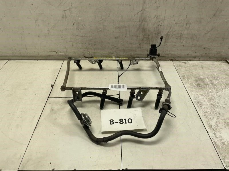 2002 FORD MUSTANG 6 CYL INJECTOR RAIL w/ INJECTORS OEM+ - Image 1 of 4