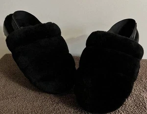 UGG SUPER FLUFF SLIPPERS WOMEN'S SHOES SANDALS BLACK SZ 10 - Picture 1 of 1