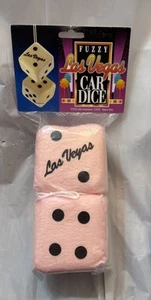 Las Vegas Paar rosa Würfel Auto Spiegel flauschig flauschig Plüsch Souvenir Casino Neu aus altem Lagerbestand - Bild 1 von 2