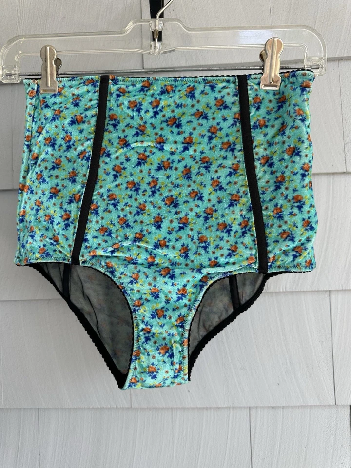 Alessandra Rich Floral Velvet Luxe Bottoms Size 40 High Rise Italy Designer - Image 1 of 4