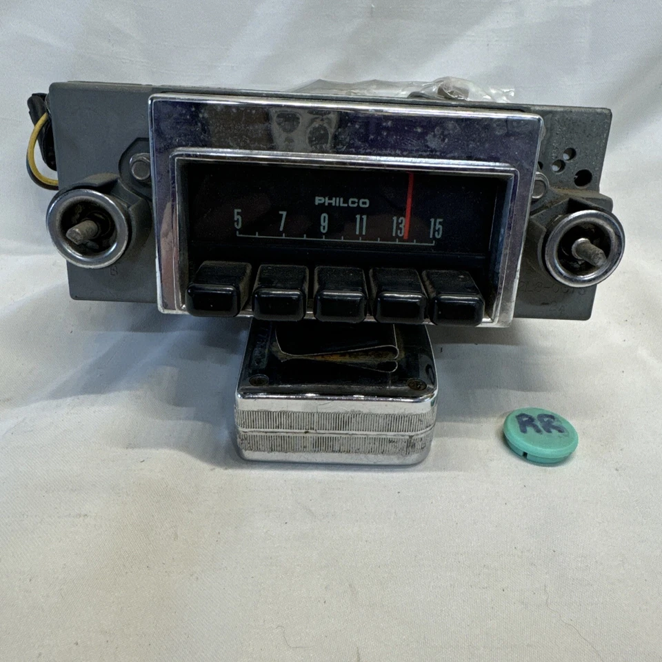 1970 FORD OEM Philco AM Radio D0OA-18806 Fairlane FALCON - Image 1 of 4