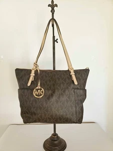 Michael Kors Tasche MK Signature braun Reise Schultertasche mit passender Geldbörse - Bild 1 von 12