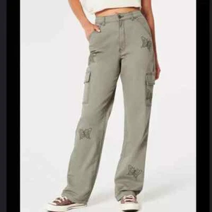 Hollister Ultra High Rise Dad Pants Olive Green Utility Butterfly Size 24x28 - Picture 1 of 10