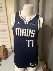 NWT Jordan Brand Dallas Mavericks Luka Doncic Jersey Size Small - Picture 1 of 3