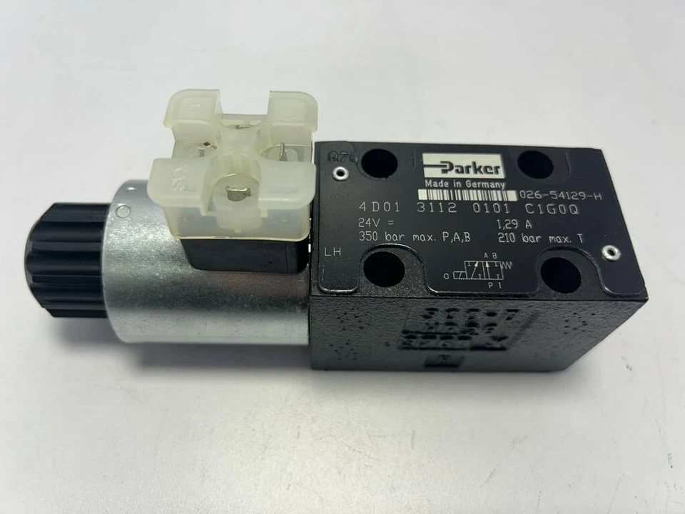 Parker 4D01 3112 0101 C1G0Q Directional Control Valve 026-54129-H - Image 1 of 4