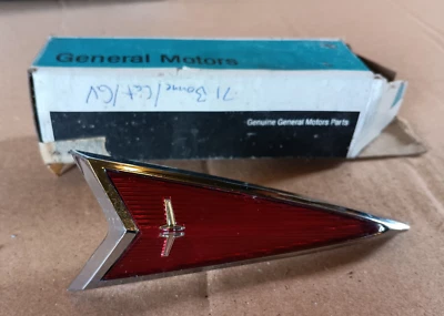 NOS GM 71 Pontiac full size car front nose grille emblem hood ornament arrowhead - Image 1 of 4