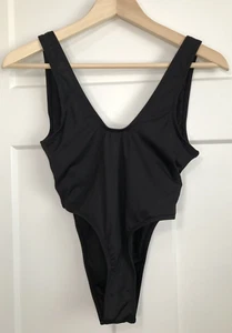 Sofsy Einteiler Badeanzug hoch geschnitten rückenfrei tief XS gefüttert schwarz neu ohne Etikett - Bild 1 von 6