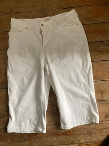 Levi's ' White Denim Capri Jeans Women's Size14 32 waist - 16" inside leg - Bild 1 von 7