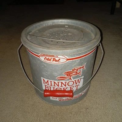 Señuelo de caja de aparejos de pesca vintage Old Pal Woodstream flotante de metal Minnow Bucket Foto 1 de 4